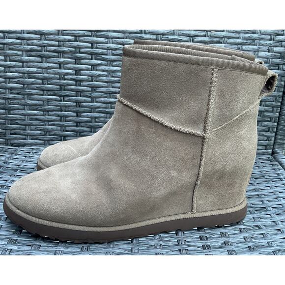 UGG Women's Classic Femme Mini Wedge Booties Size 41/US 11 in Tan Suede - Picture 5 of 7